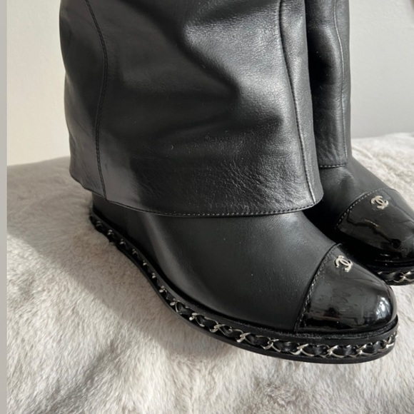 CHANEL CHAIN BOOT - Picture 4 of 8